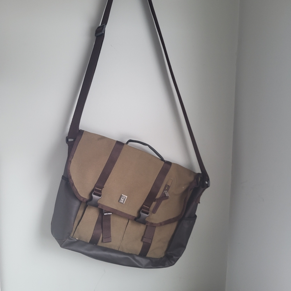 Brooklyn Industries Stylish Tan and Brown Messenger Bag